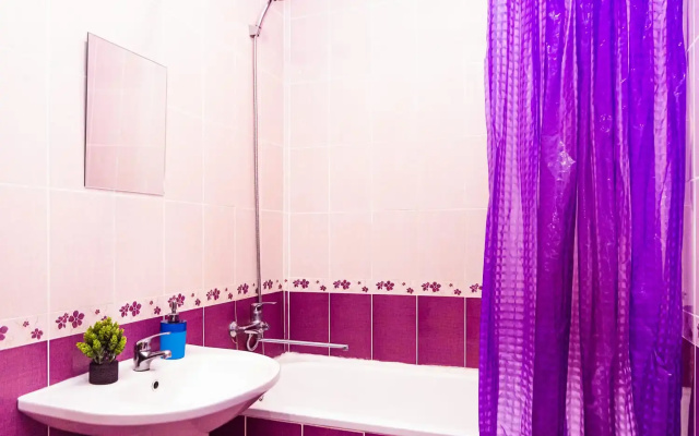 Apartamenty v Novom dome, 3 razdel'nyh spal'nyh mesta, do metro 5 minut peskom bonus kofemasina