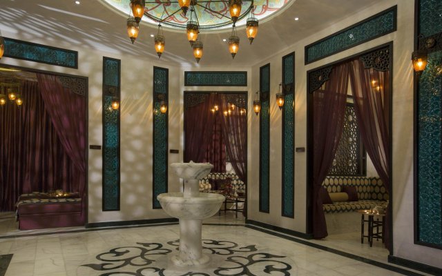 Курортный отель Anantara The Palm Dubai Resort