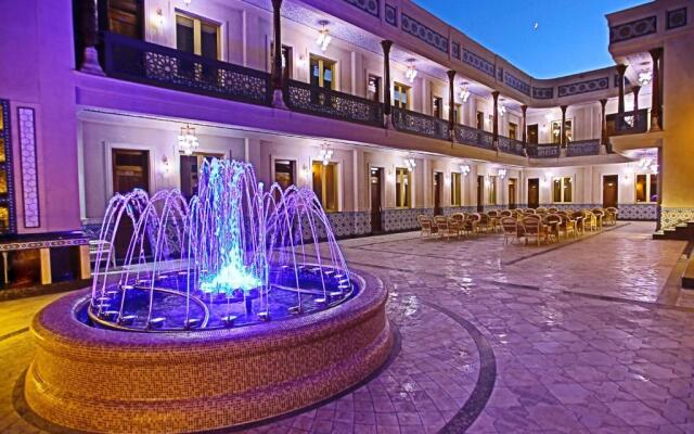 Paradise Plaza Luxury Hotel