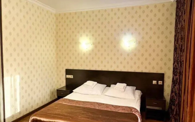 Kavkaz Hotel