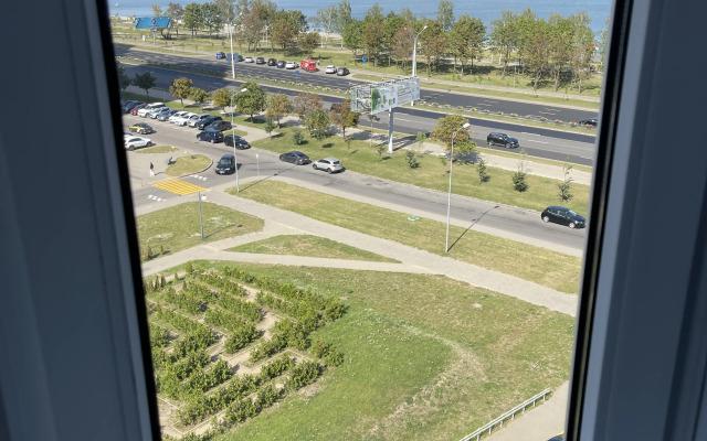 Uyutnaya kvartira s vidom na ozero Flat