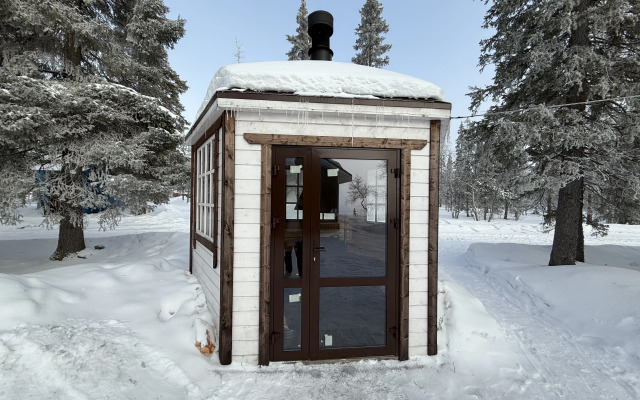 Частный дом на берегу озера