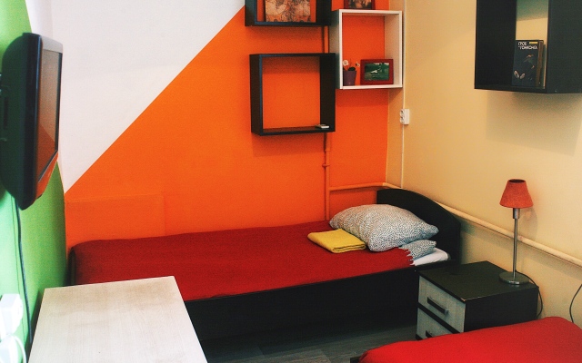 Like Hostel