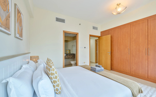 Marcopolo - Lavish 2BR next to Metro & Tram Apartments