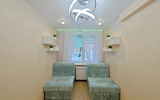 Dizaynerskie Tryokhkomnatnye Apartments