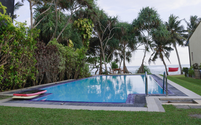 South Point Villa - 3 bedroom Beach Front Villa