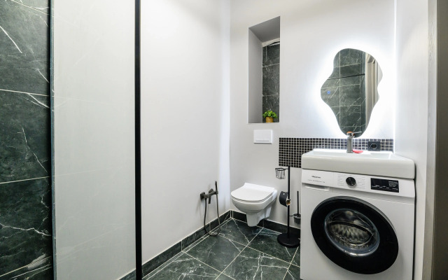 Ryadom s Arbatom i Megoy Flat