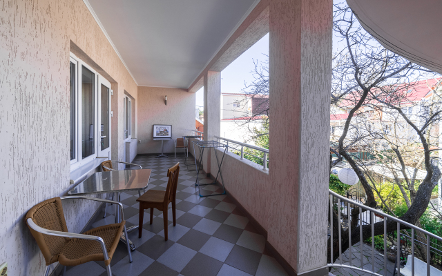 Abrikos Guest House