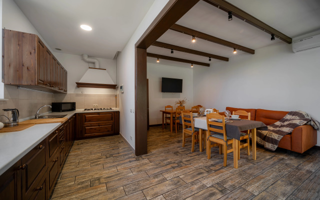 Esto-Sadok Private house