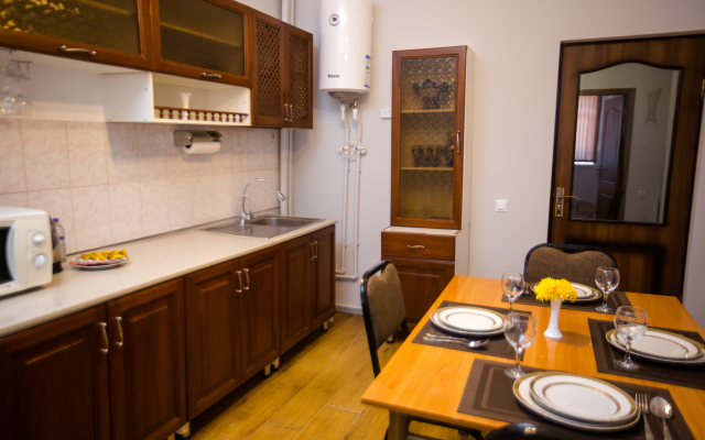 The Traveler's Apartment, Apartments