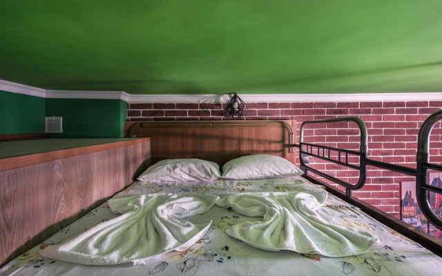 Dvuhurovnevyie Standartnyie s Vidom na Gorod na Vladyikino Apartments