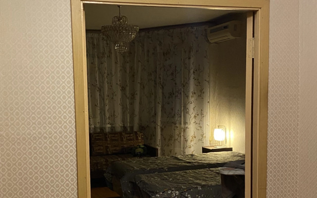 U stantsii Filevskiy Park Flat