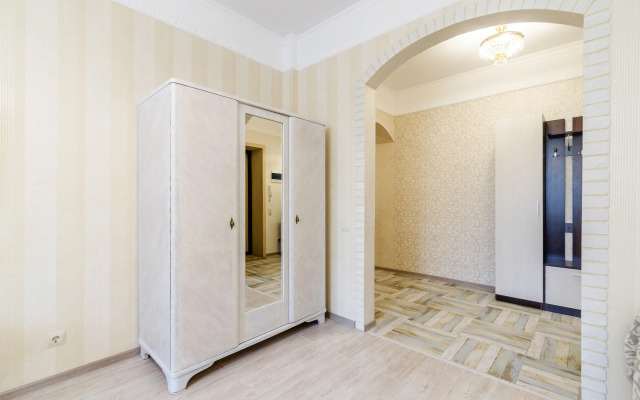 Na Oktyabryskom Prospekte 14 Flat