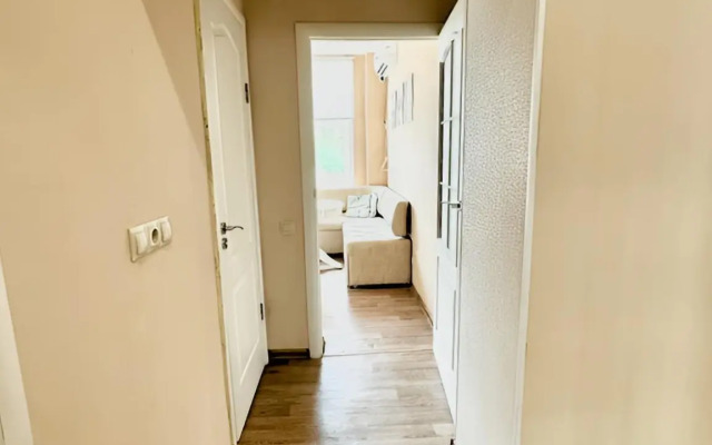 Okolo Metro Flat