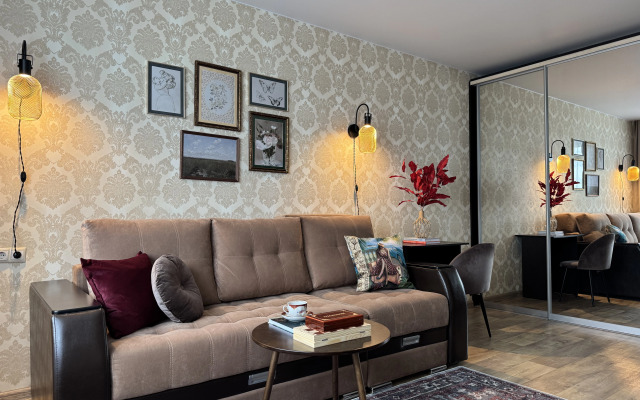 Semeynaya Retro s Vidom na Les Flat