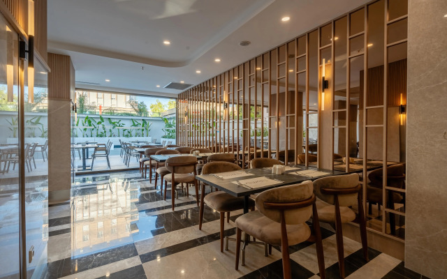 Awen Hotel Lara