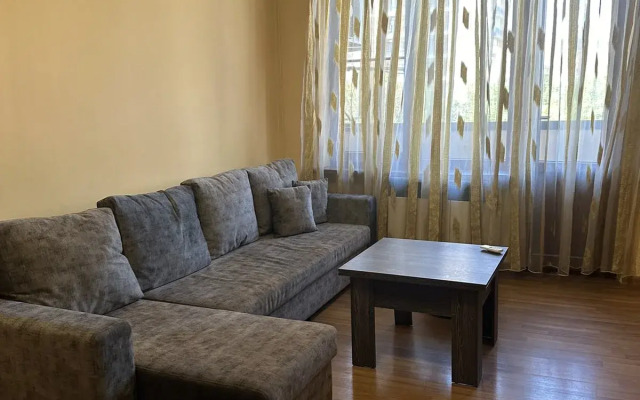 Perte House on Mashtots 15 Apartments