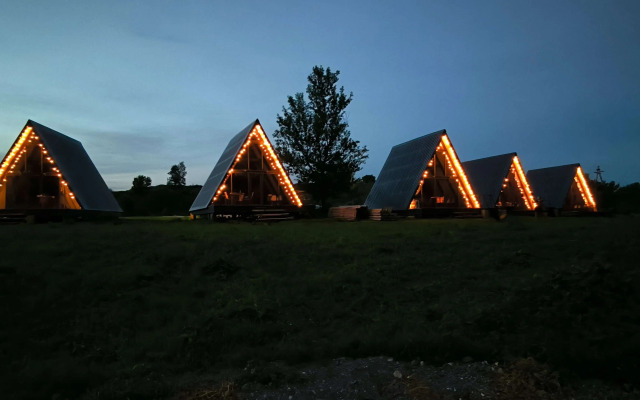 Dvuetazhny A-Freym S Terrasoy Chalet