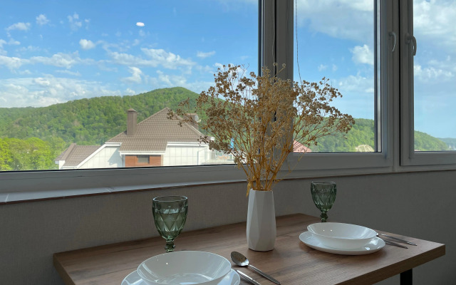 S Panoramnym Vidom Gory I More Apartment