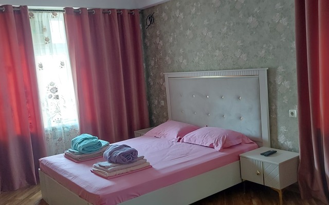 Апартаменты 2-х комнатная квартира на Расула Гамзатова