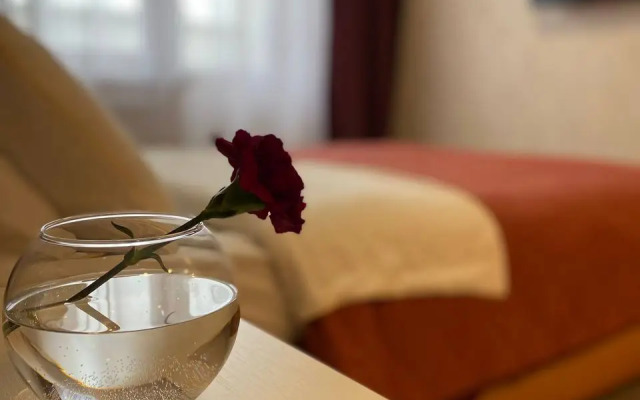 Na Ulitse Dmitriya Sredina Flat