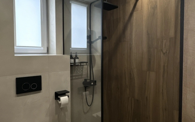 Dom s basseynom ryadom Solnechnoy dolinoy Private house