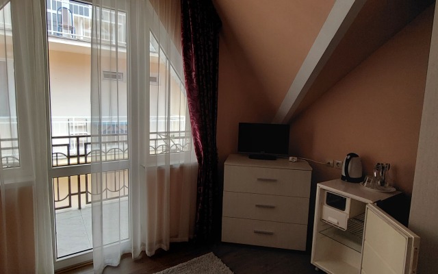 Larisa Guest House