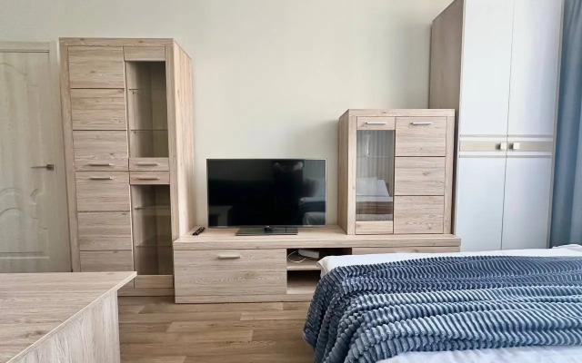Na 5 Chelovek S Parkovkoy Flat