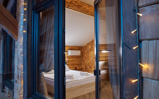 Kedr 750, 6 spalen, 15 gostej s Bassejnom i Banej Chalet