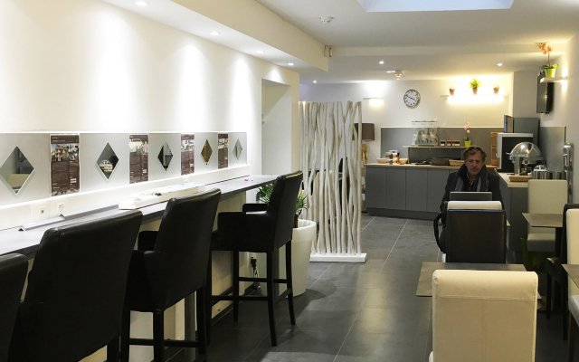 Отель Adonis Hotel Strasbourg