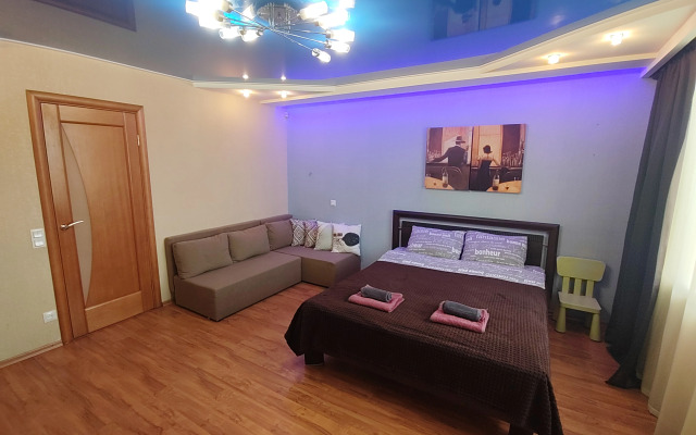 Квартира трёхкомнатная с двумя уборными лифтом и балконом