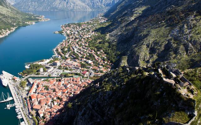 Отель Regent Porto Montenegro