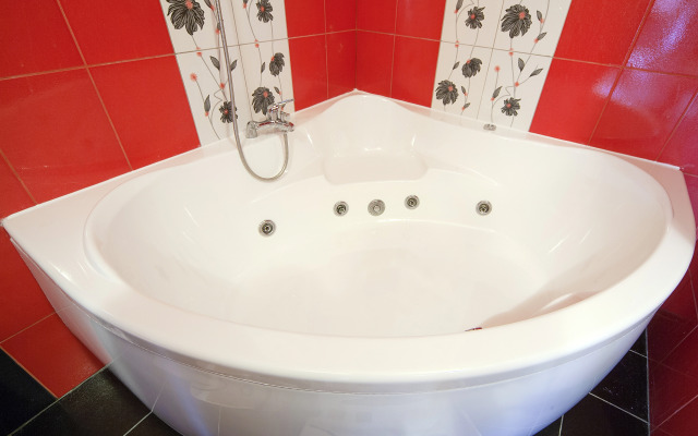 Апартаменты с джакузи и отдельной спальней