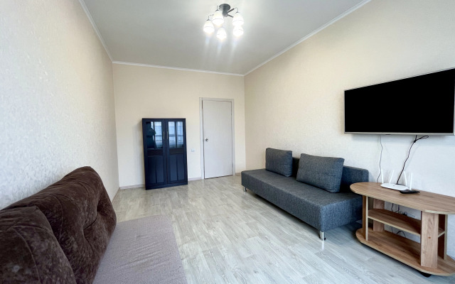 Unique Apart Bavariya ryadom s ZhK Tom. GTsS Kuzbass. Oblastnym sudom i Tennisnym tsentrom na Bavarskoy 6/1 Apartments