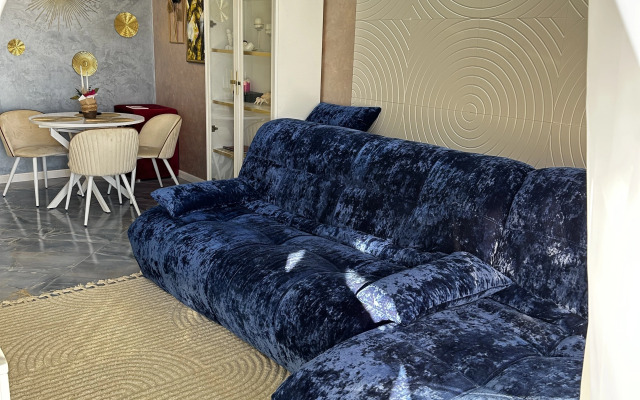 S Ogromnoy Terrasoy Flat