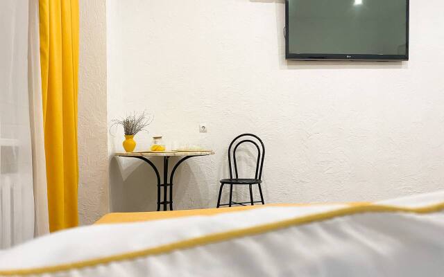 Happiness Live in the center of Sevastopol Apartment