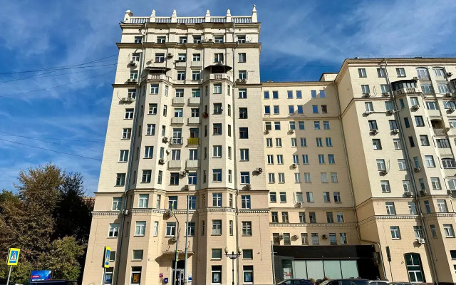 Trekhkomnatnaya Flat