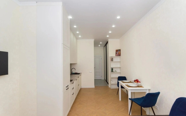 37m s Krovatyu i Divanom Apartment