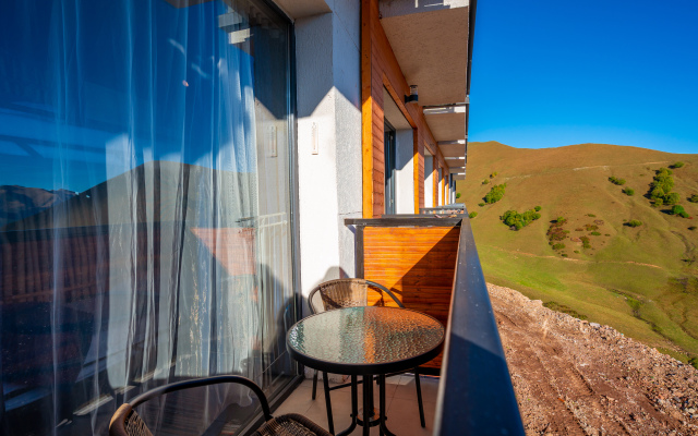 Touch The Mountains Twins New Gudauri Hotel