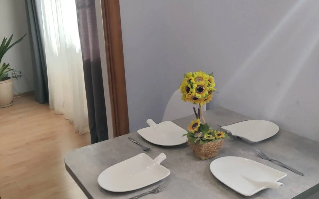 Na Atamanskaya 60A Flat