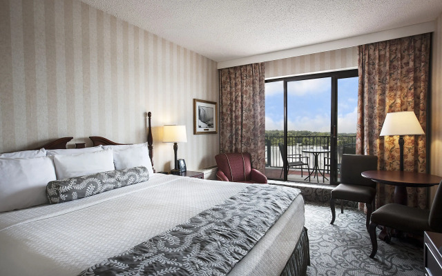 The Brock Niagara Falls Fallsview, Tapestry by Hilton