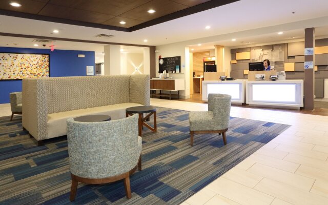 Holiday Inn Express & Suites Newport News, an IHG Hotel