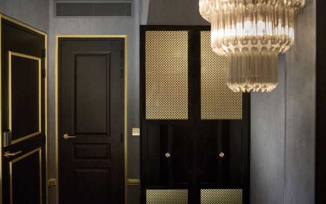 Snob Hotel