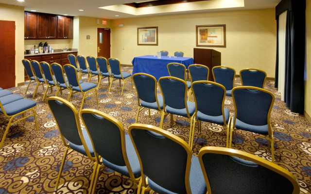 Holiday Inn Express Tower Center by IHG