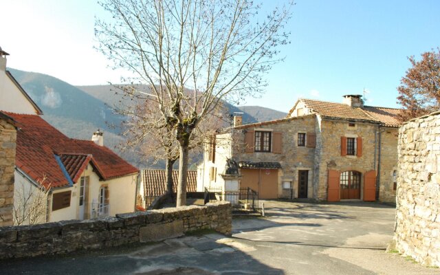 House With 2 Bedrooms in Mostuéjouls, With Wonderful Mountain View