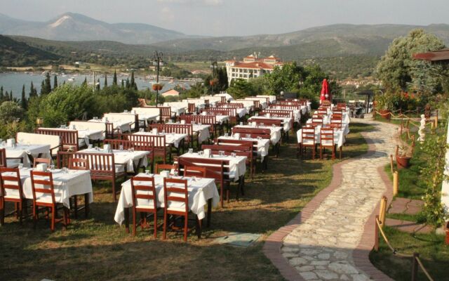 Akay Garden Family Club