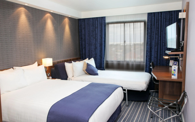 Holiday Inn Express London Heathrow T5 by IHG