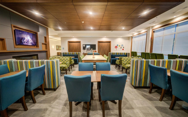 Holiday Inn Express & Suites West Edmonton - Mall Area by IHG