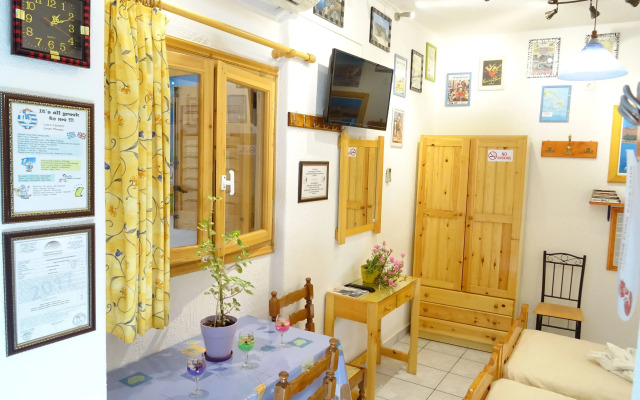 Kontaratos Studios & Apartments