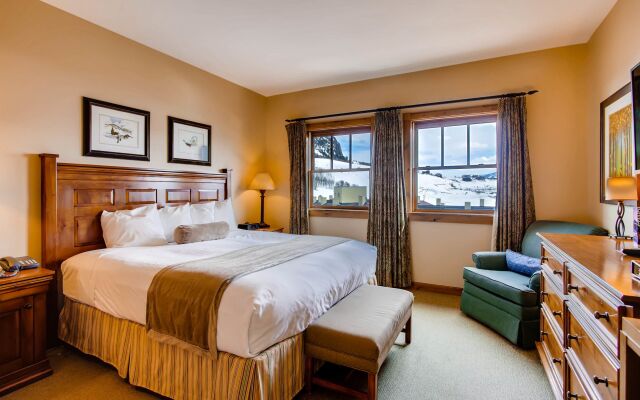 Lodge at Mountaineer Square